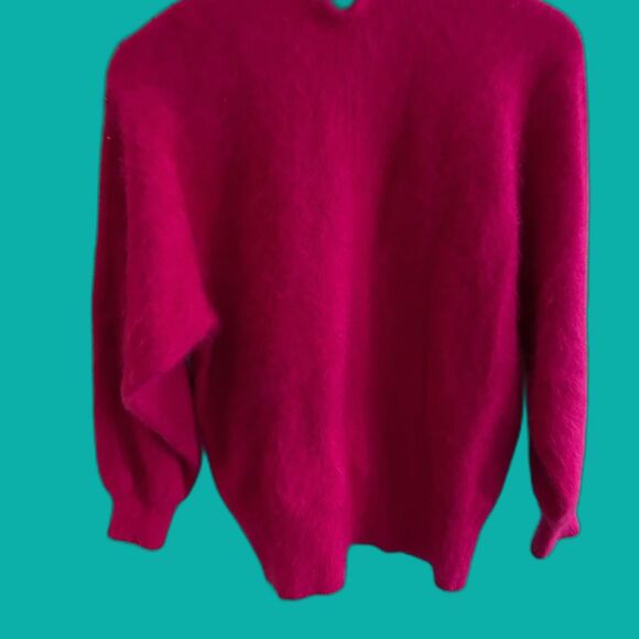 Lira Fuchsia Crew Neck Sweater with Metallic Embellishments Size M* - Picture 2 of 6